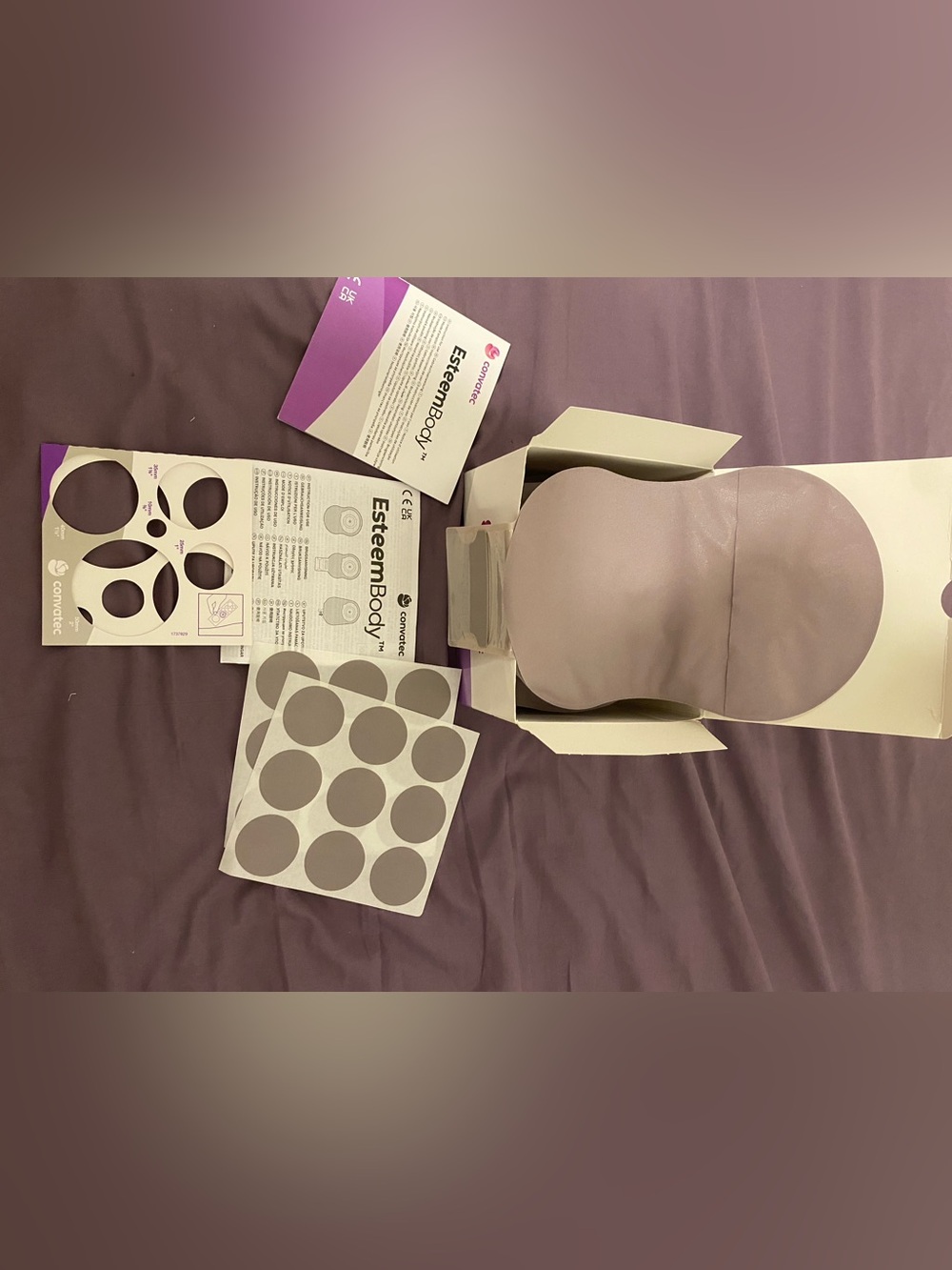 EsteemBody by - ConVaTec Ostomy Pouches (10 to a Box) - Picture 1 of 9